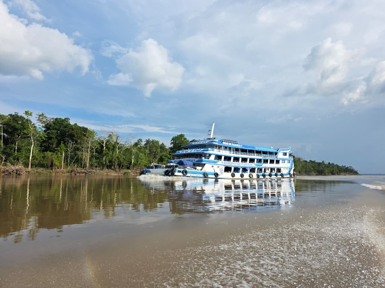 Deus de Aliança navegando no Amazonas