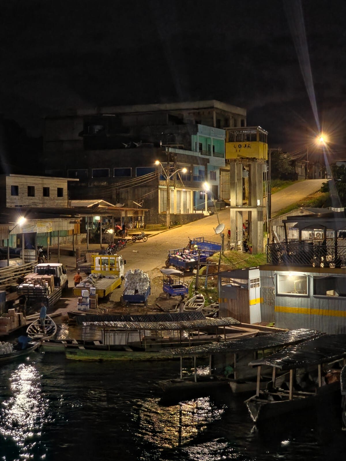 Porto de Manaus à noite